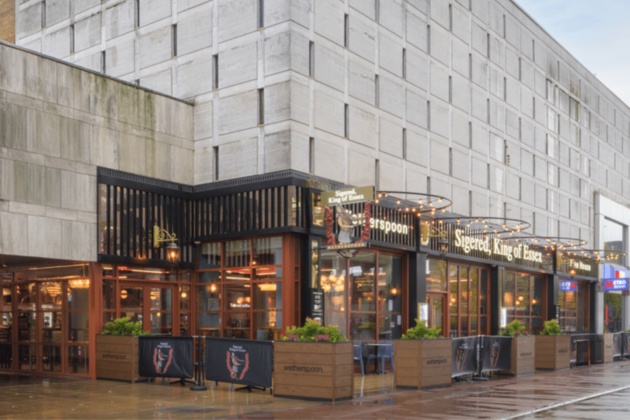 New-build commercial pub development in Essex requiring a commercial gas connection and upgraded water supply.